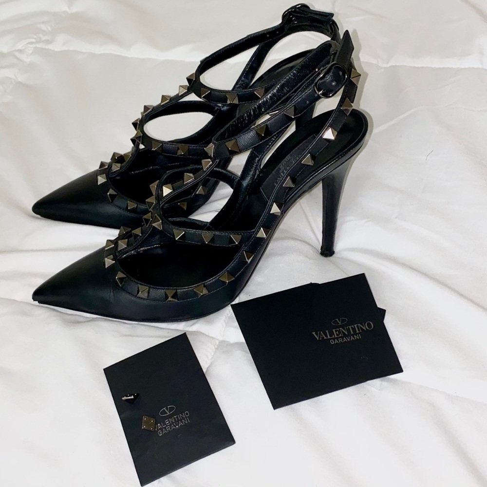 ⛔️SOLD⛔️Valentino Rockstud Noir 100mm Pumps